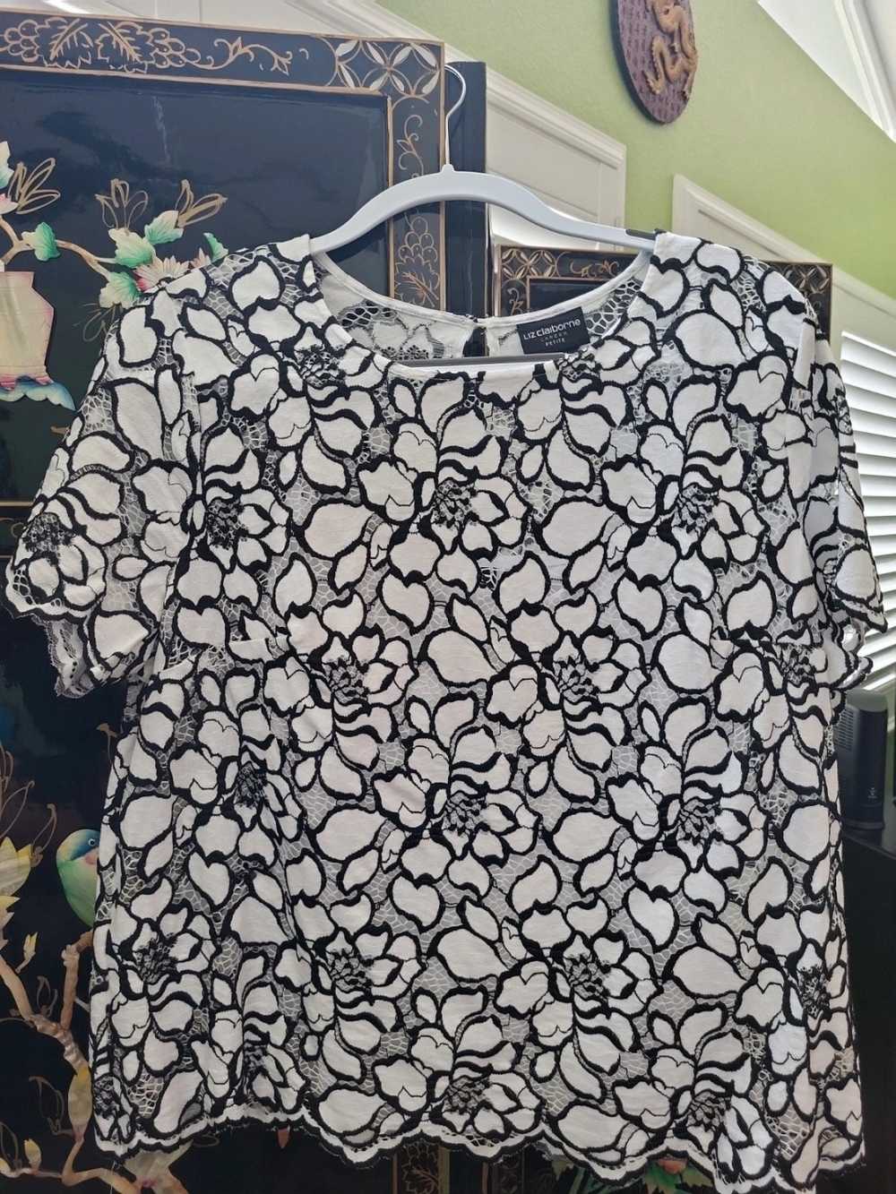 Liz Claiborne Black and White Floral Lace Short Sleeve Top